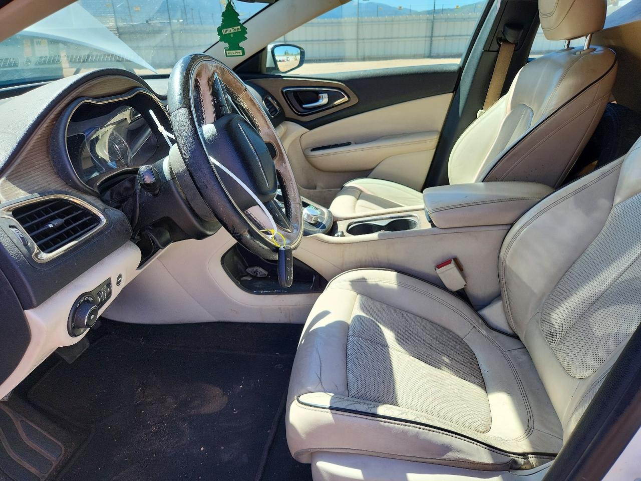 2015 Chrysler 200 C White vin: 1C3CCCEG4FN648484