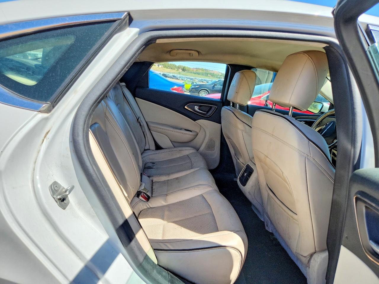2015 Chrysler 200 C White vin: 1C3CCCEG4FN648484