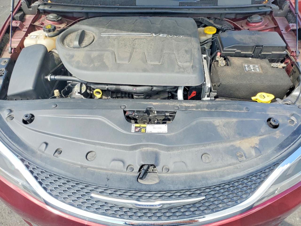 2015 Chrysler 200 C Red vin: 1C3CCCEG7FN551070