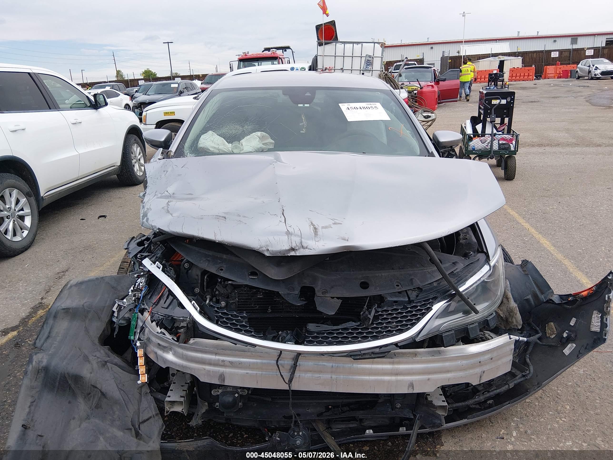 2015 Chrysler 200 C Silver vin: 1C3CCCEG7FN656790