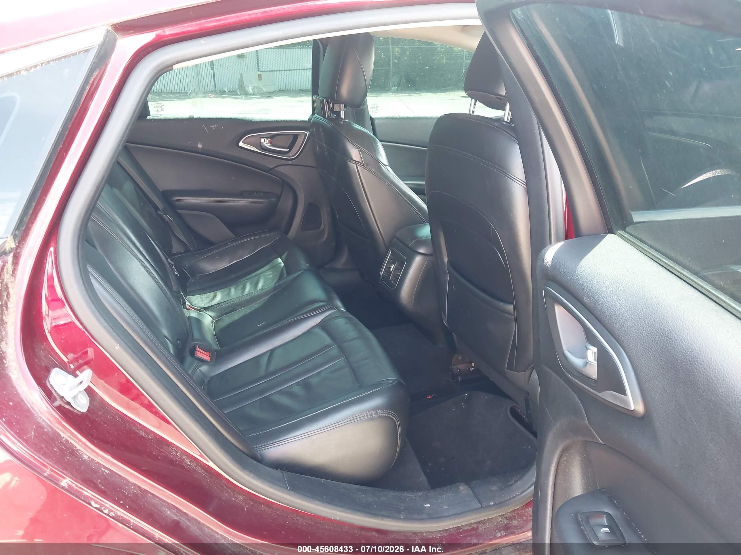2015 Chrysler 200 C Brown vin: 1C3CCCEG8FN540112