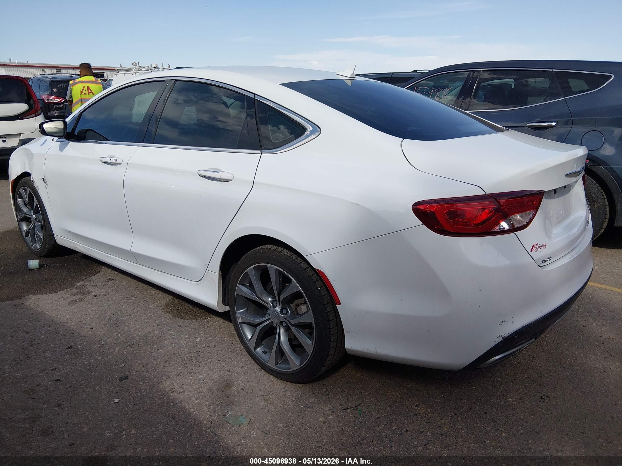 2015 Chrysler 200 C White vin: 1C3CCCEG8FN563373