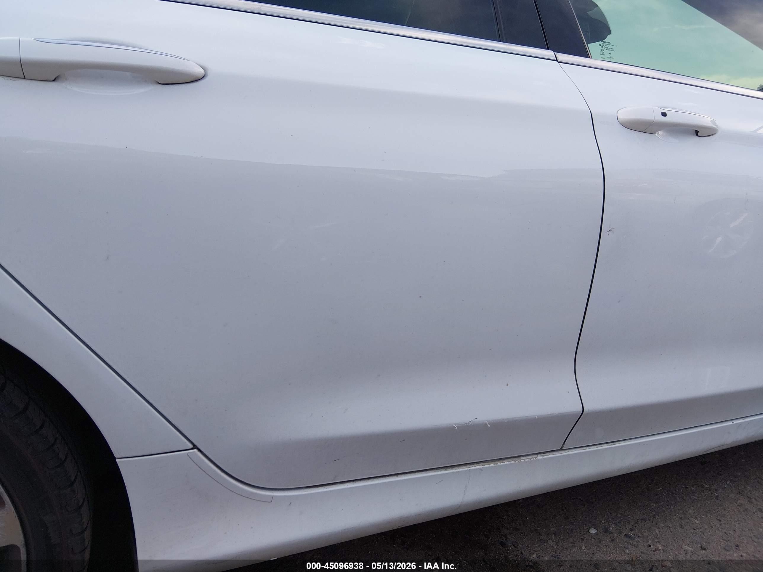 2015 Chrysler 200 C White vin: 1C3CCCEG8FN563373