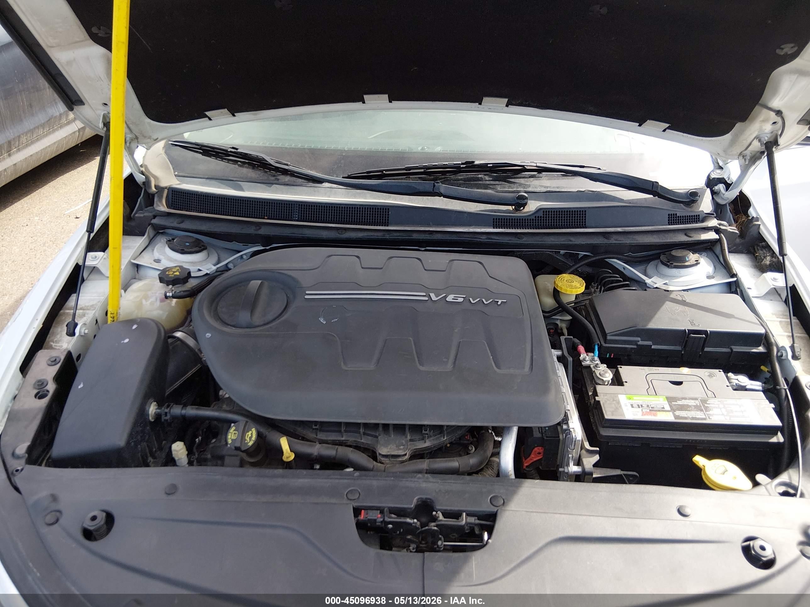 2015 Chrysler 200 C White vin: 1C3CCCEG8FN563373