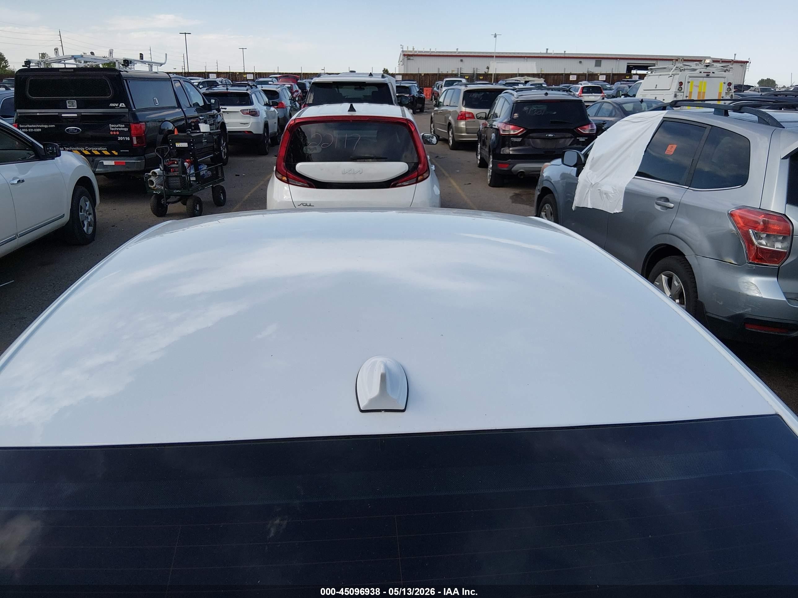 2015 Chrysler 200 C White vin: 1C3CCCEG8FN563373