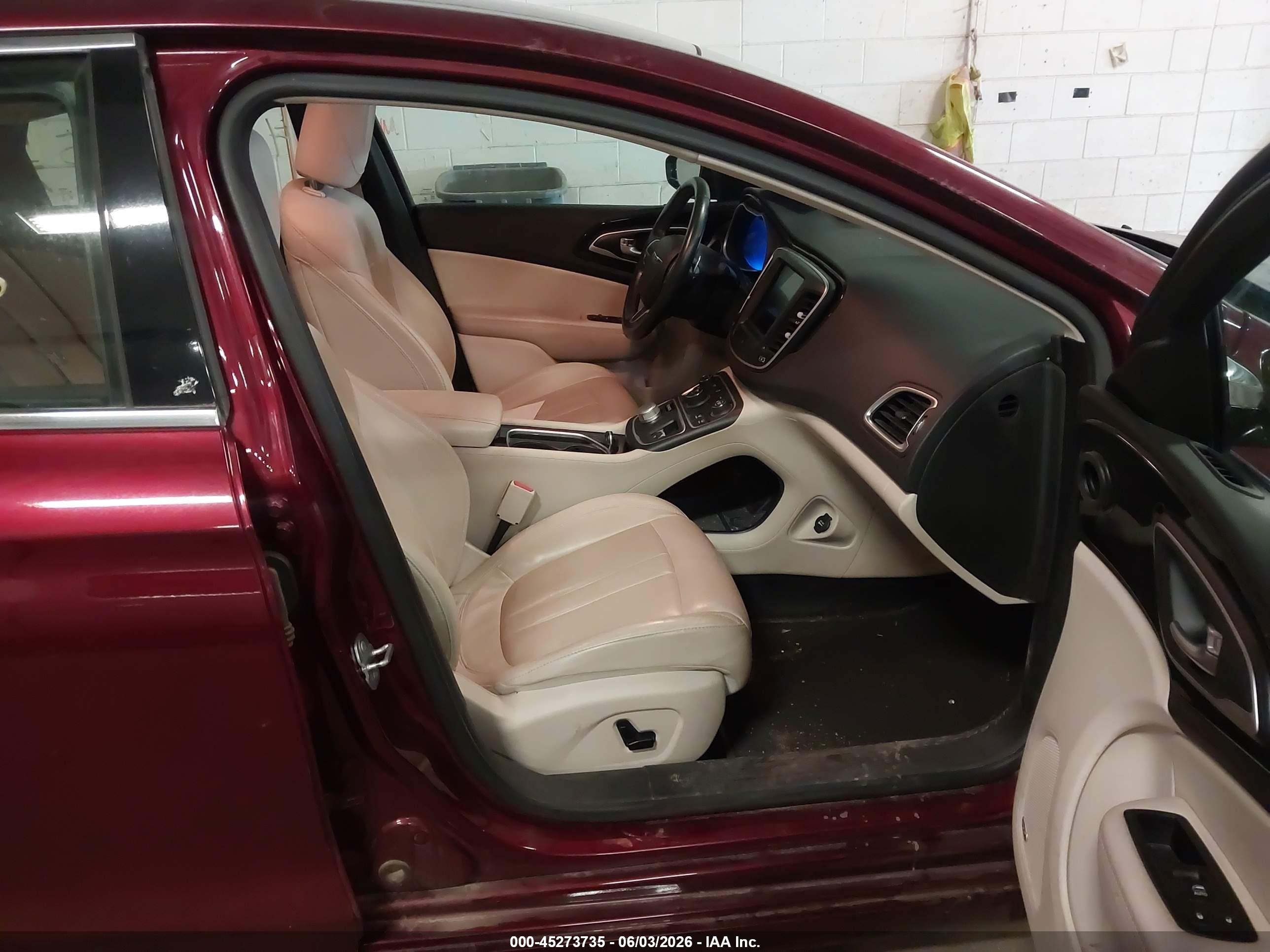 2015 Chrysler 200 C Burgundy vin: 1C3CCCEG9FN592994