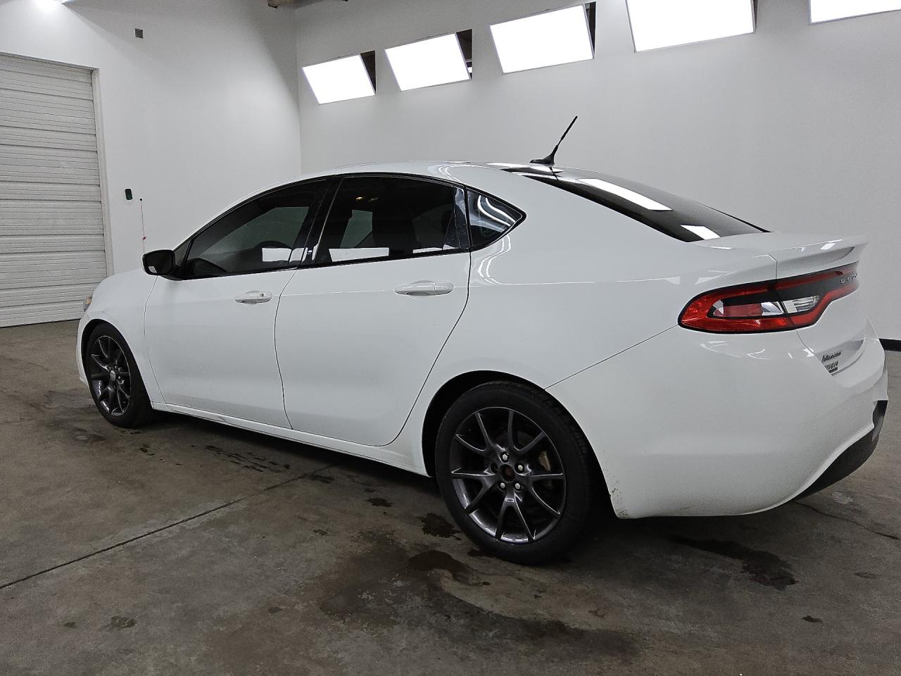 2015 Dodge Dart Se Белый vin: 1C3CDFAA9FD433043 Damage: Left Rear Tire, Worn, Replacement Required