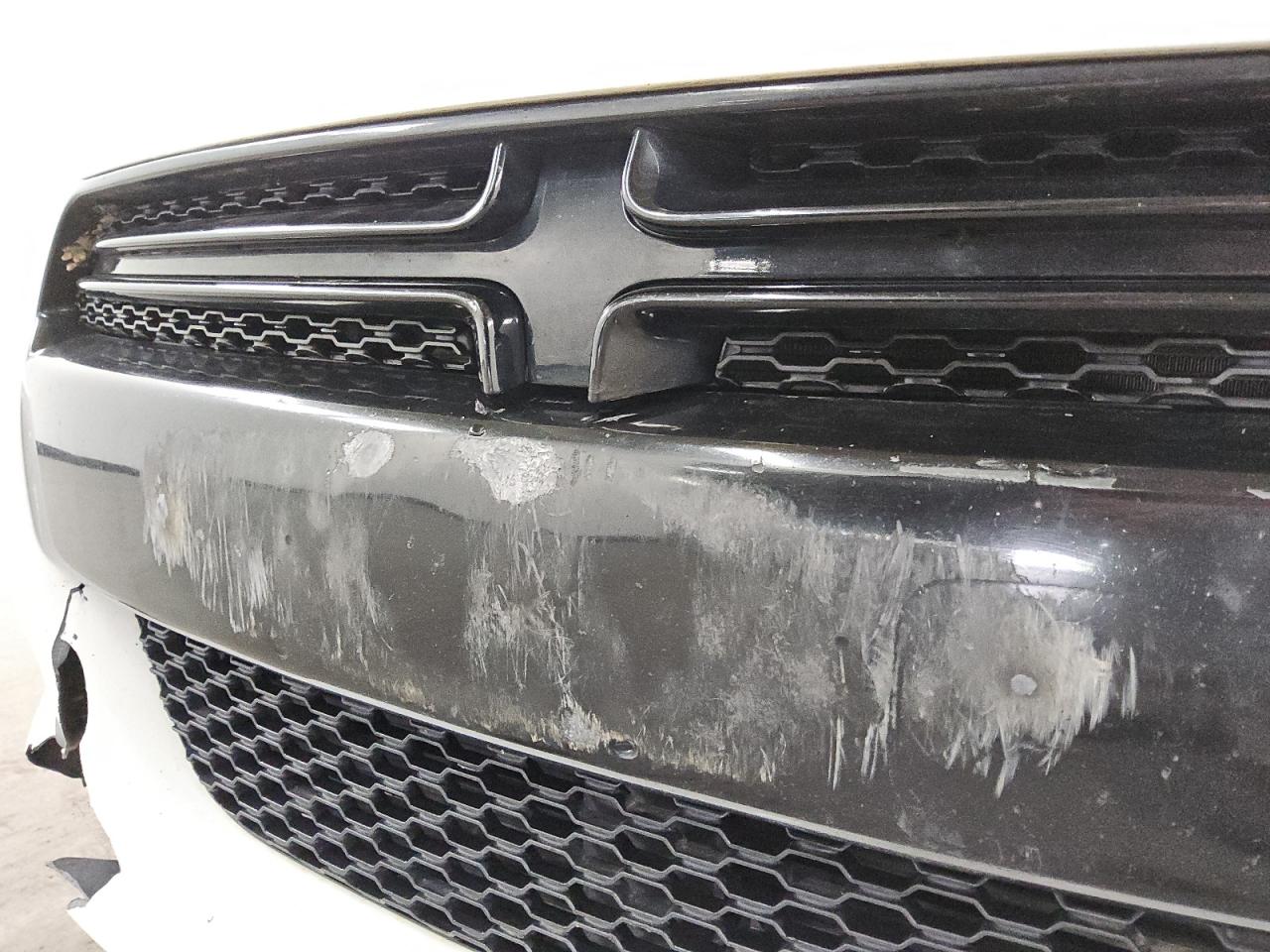 2015 Dodge Dart Se Белый vin: 1C3CDFAA9FD433043 Damage: Grille Molding, Multiple Scratches Heavy, Replacement Required