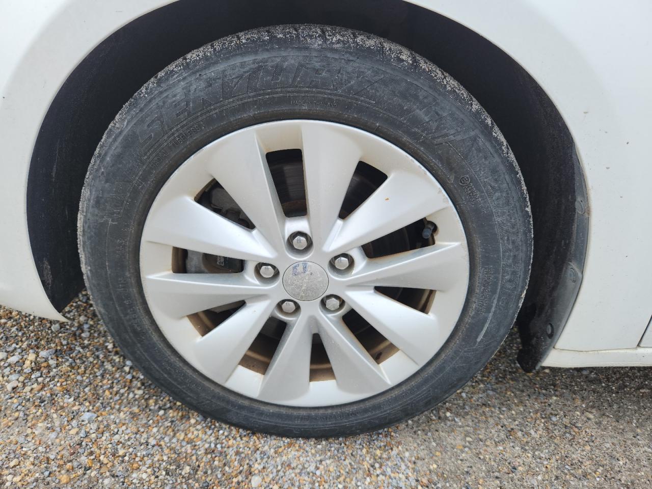 2014 Dodge Dart Sxt White vin: 1C3CDFBB0ED877563 Damage: Left Front Wheel, Curb Rash, > 12 Inches