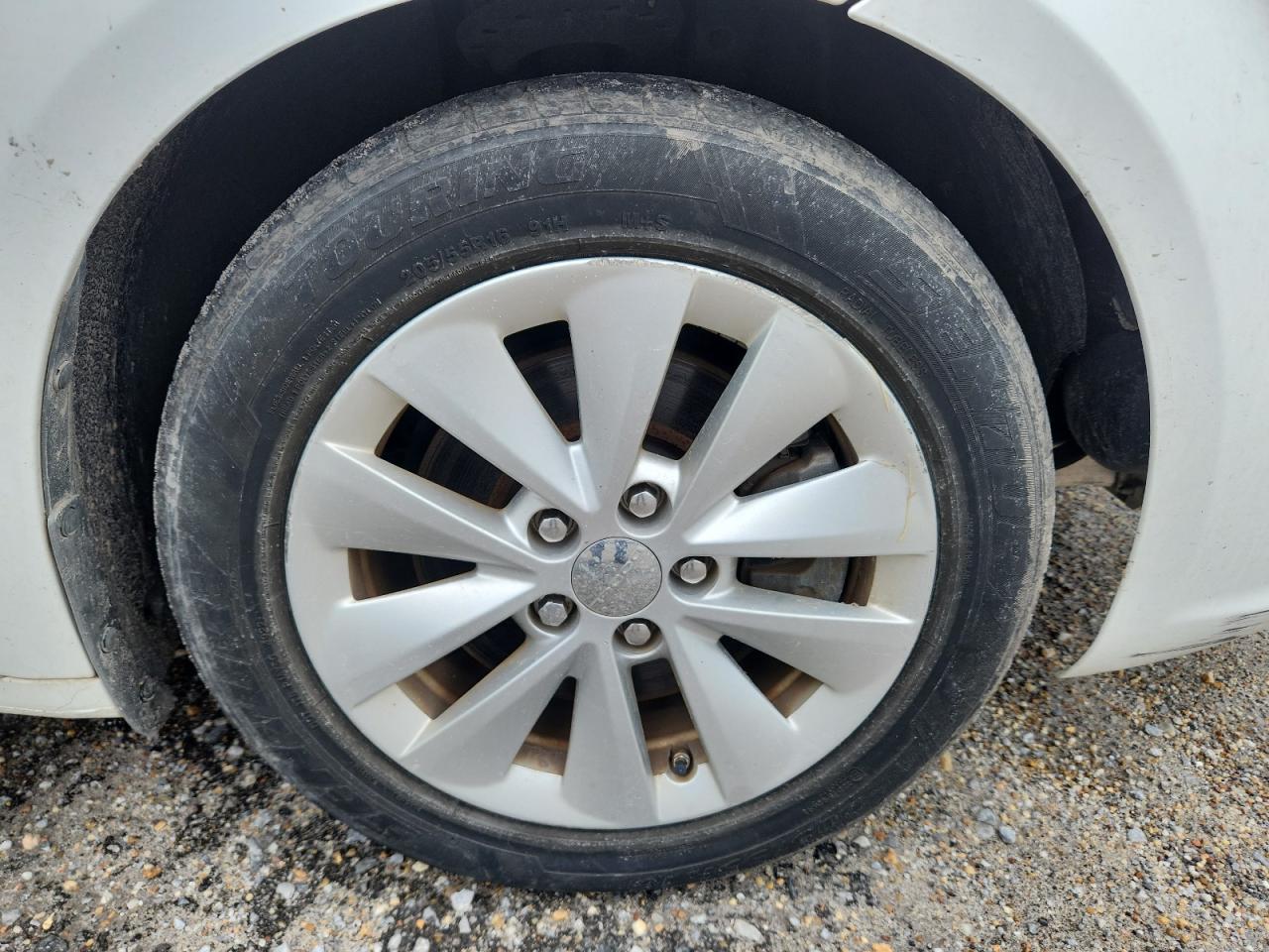 2014 Dodge Dart Sxt White vin: 1C3CDFBB0ED877563 Damage: Right Front Wheel, Curb Rash, > 12 Inches