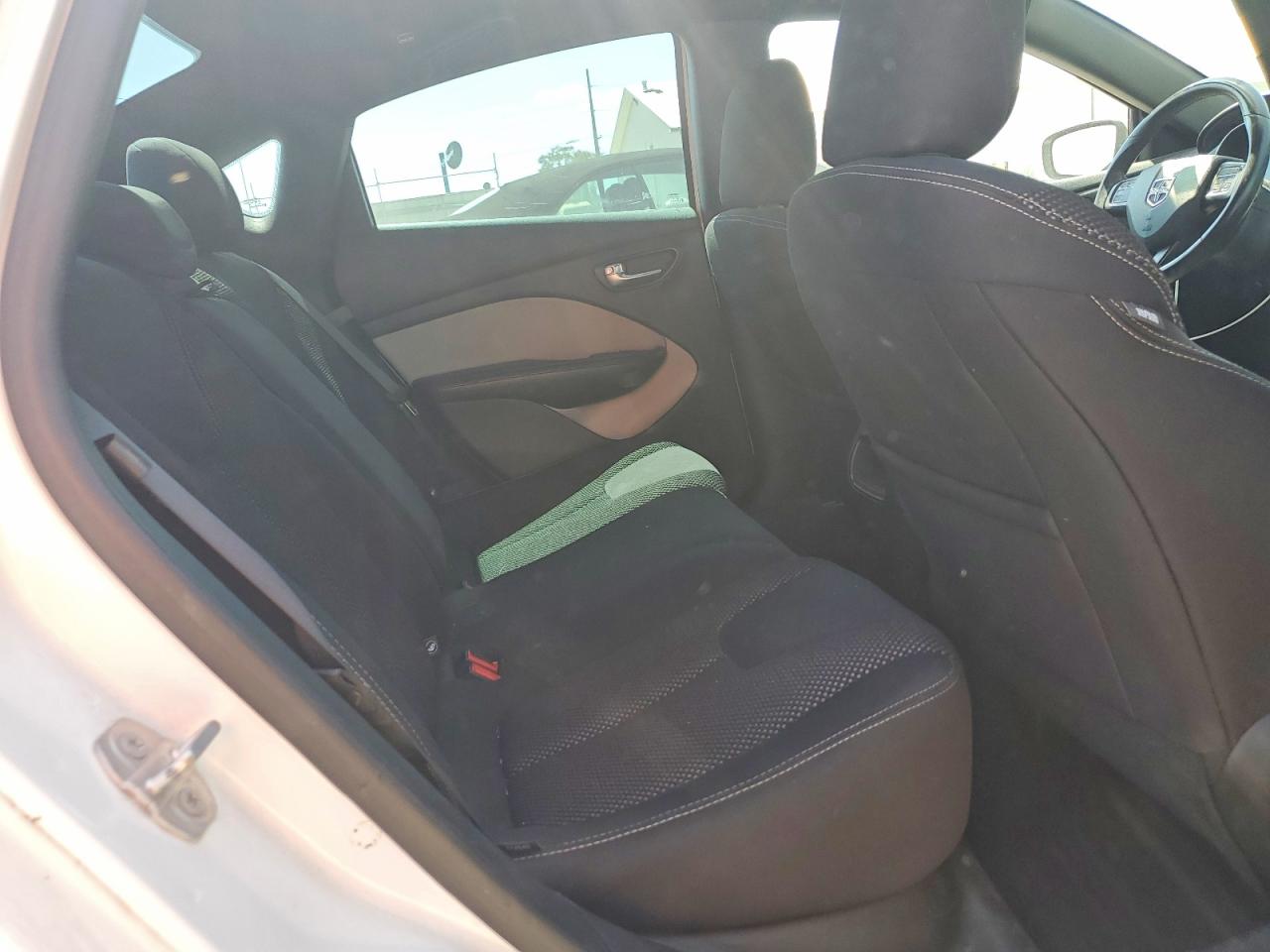 2016 Dodge Dart Sxt White vin: 1C3CDFBB4GD506683