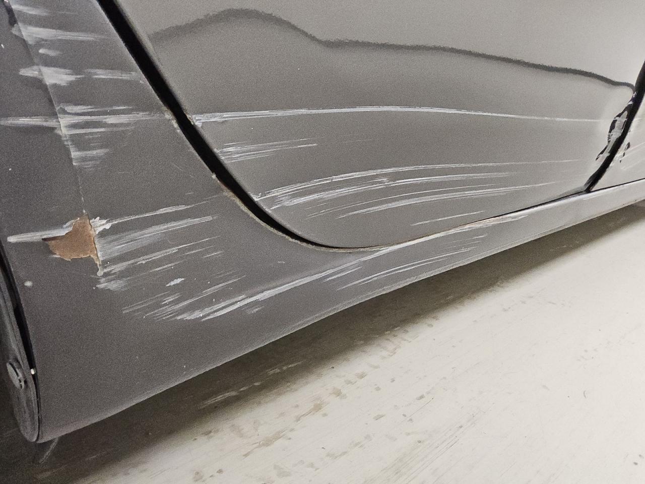 2014 Dodge Dart Sxt Gray vin: 1C3CDFBB5ED917944 Damage: Right Rocker Panel, Dent(S) W/ Paint Dmg, > 12 Inches