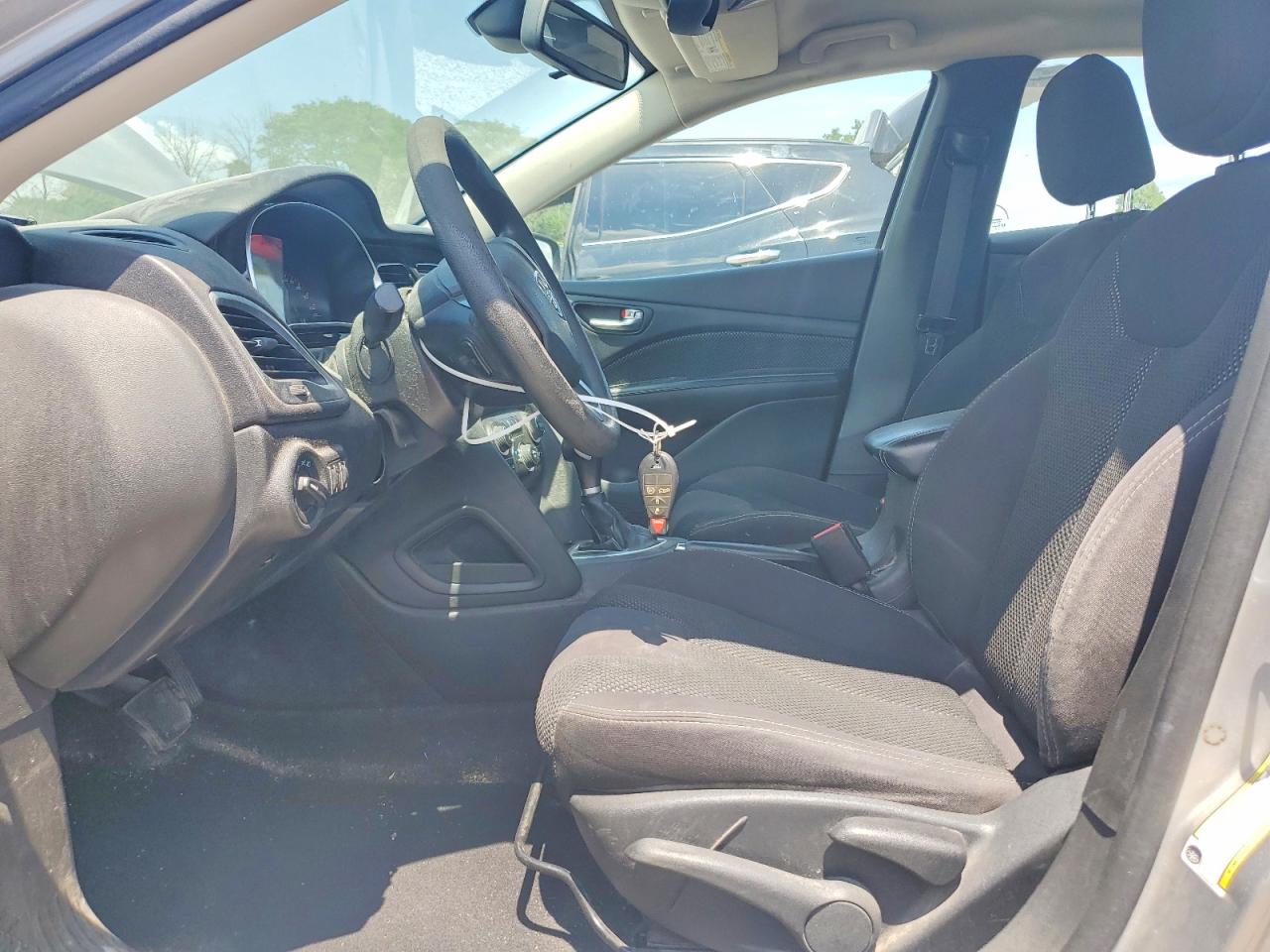2015 Dodge Dart Sxt Серебряный vin: 1C3CDFBBXFD112782