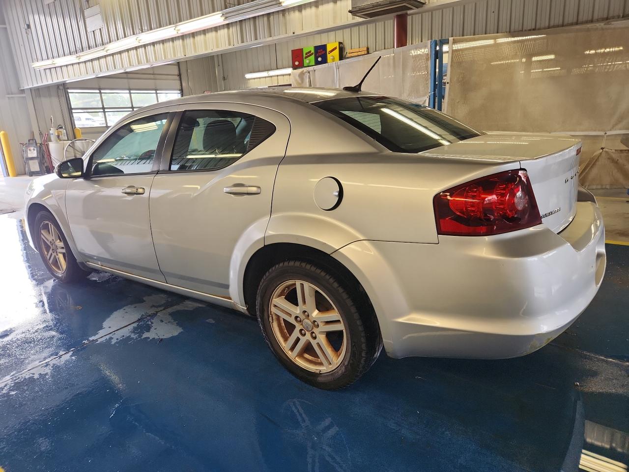 2012 Dodge Avenger Sxt Silver vin: 1C3CDZCB0CN312463 Damage: Left Front Tire, Worn, Replacement Required