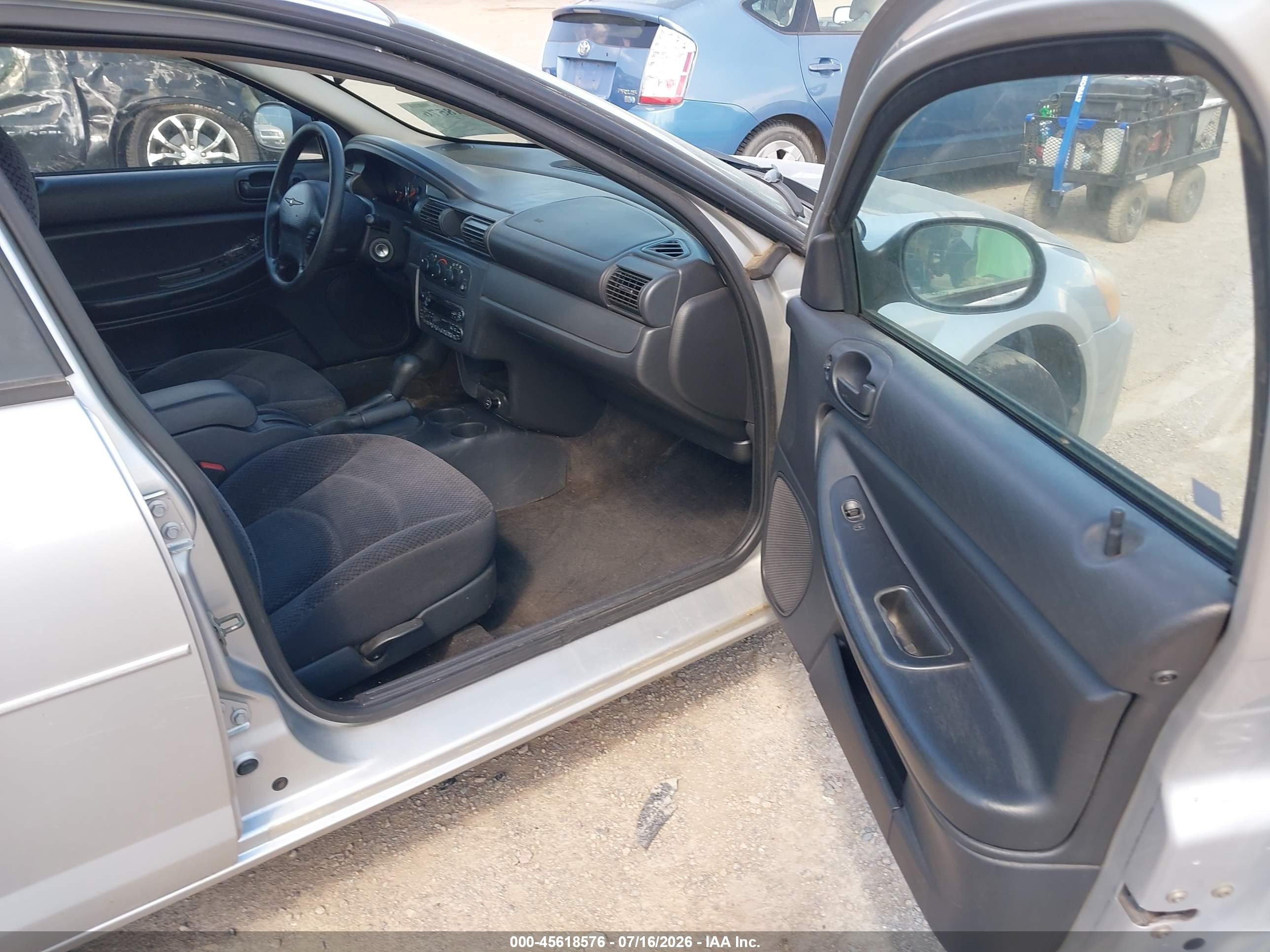 2004 Chrysler Sebring Lx Silver vin: 1C3EL46T74N141070