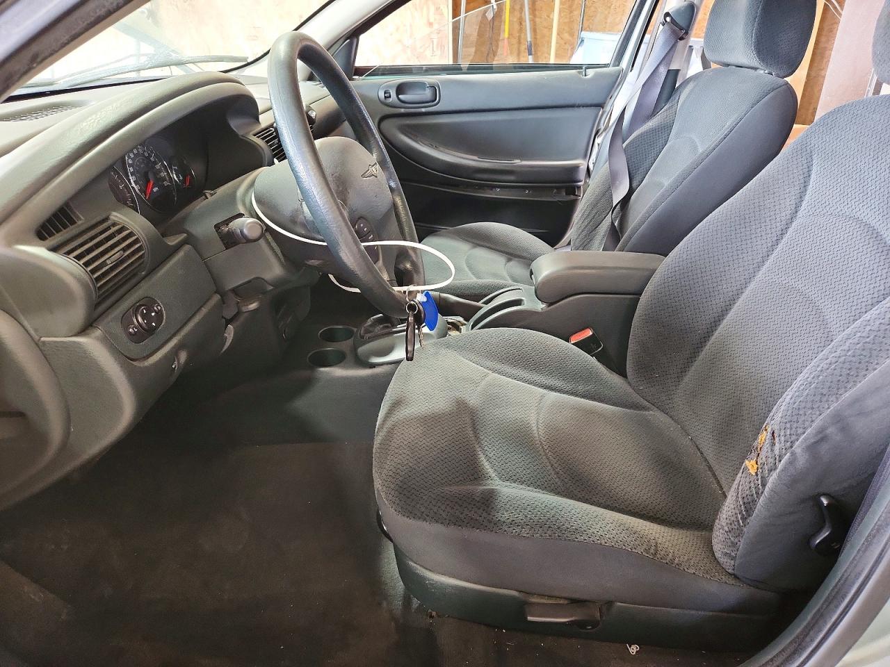 2004 Chrysler Sebring Lx Silver vin: 1C3EL46X84N201795