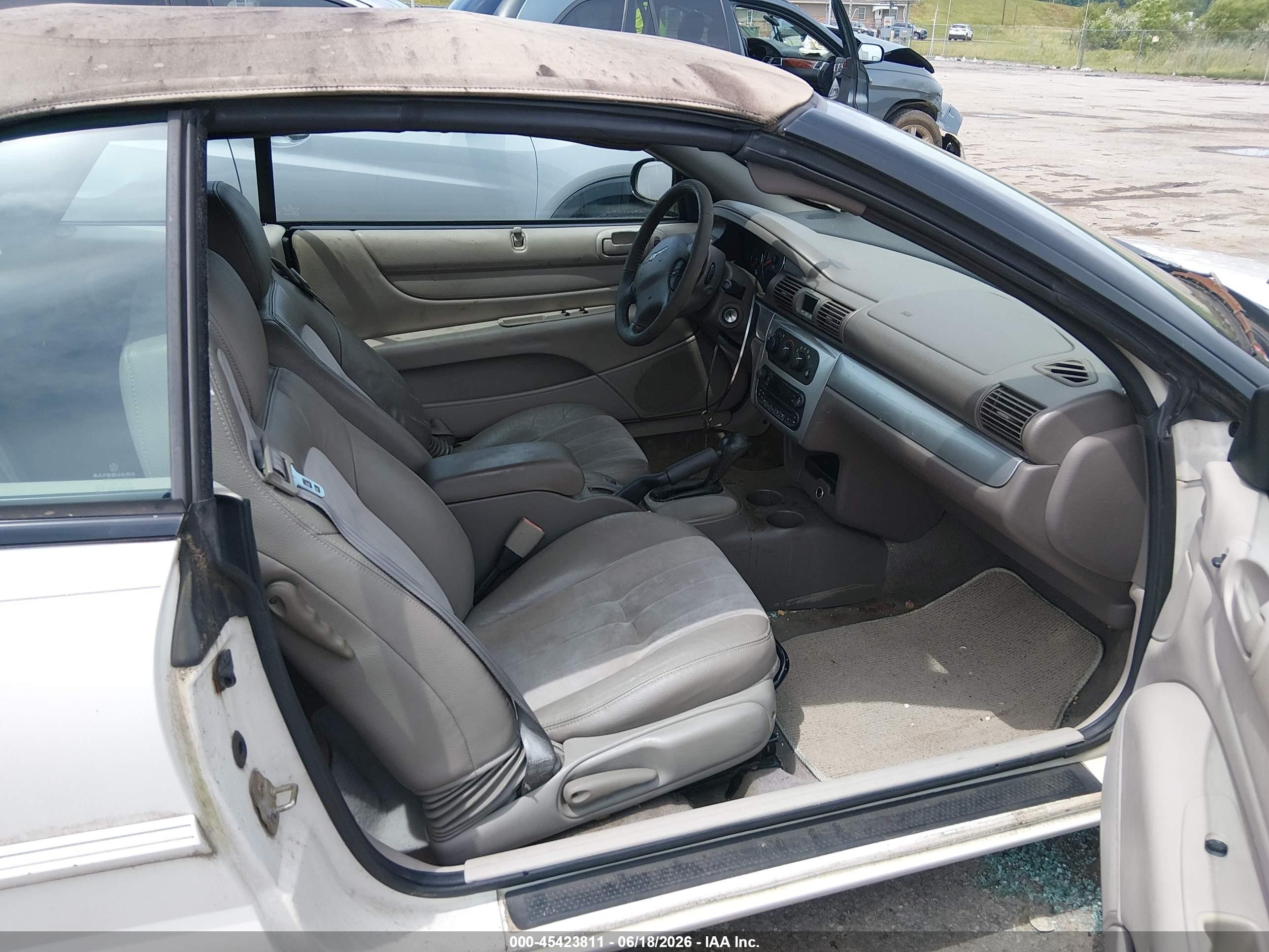 2005 Chrysler Sebring Touring White vin: 1C3EL55R35N503294