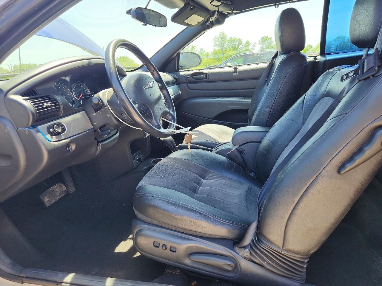 2005 Chrysler Sebring Touring White vin: 1C3EL55RX5N640832