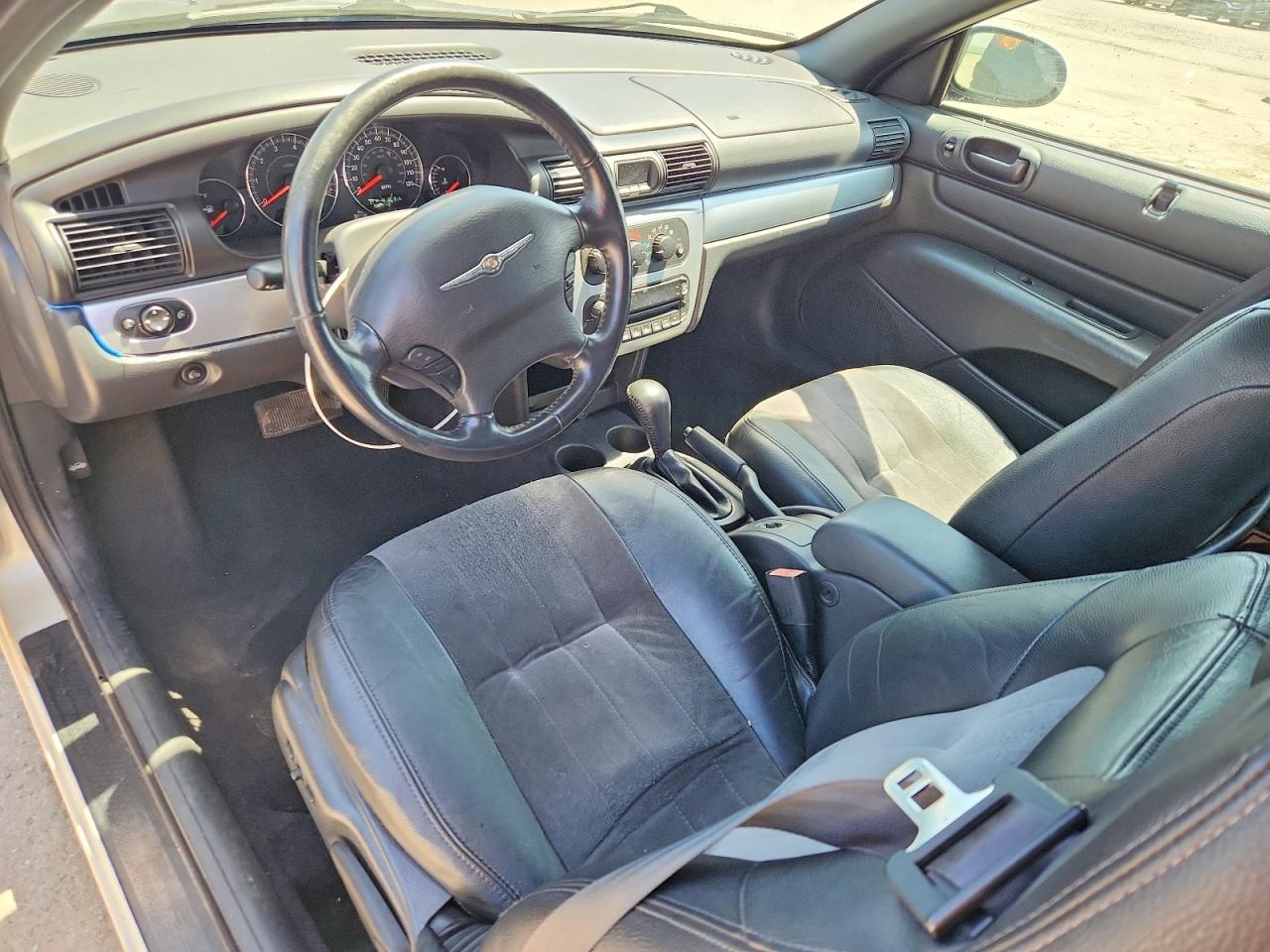 2005 Chrysler Sebring Touring White vin: 1C3EL55RX5N640832