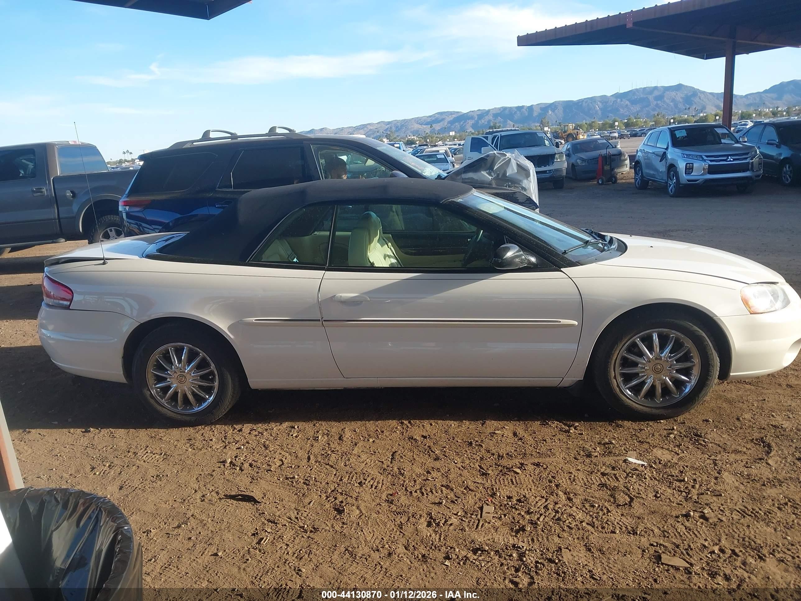 2002 Chrysler Sebring Limited White vin: 1C3EL65R52N289782