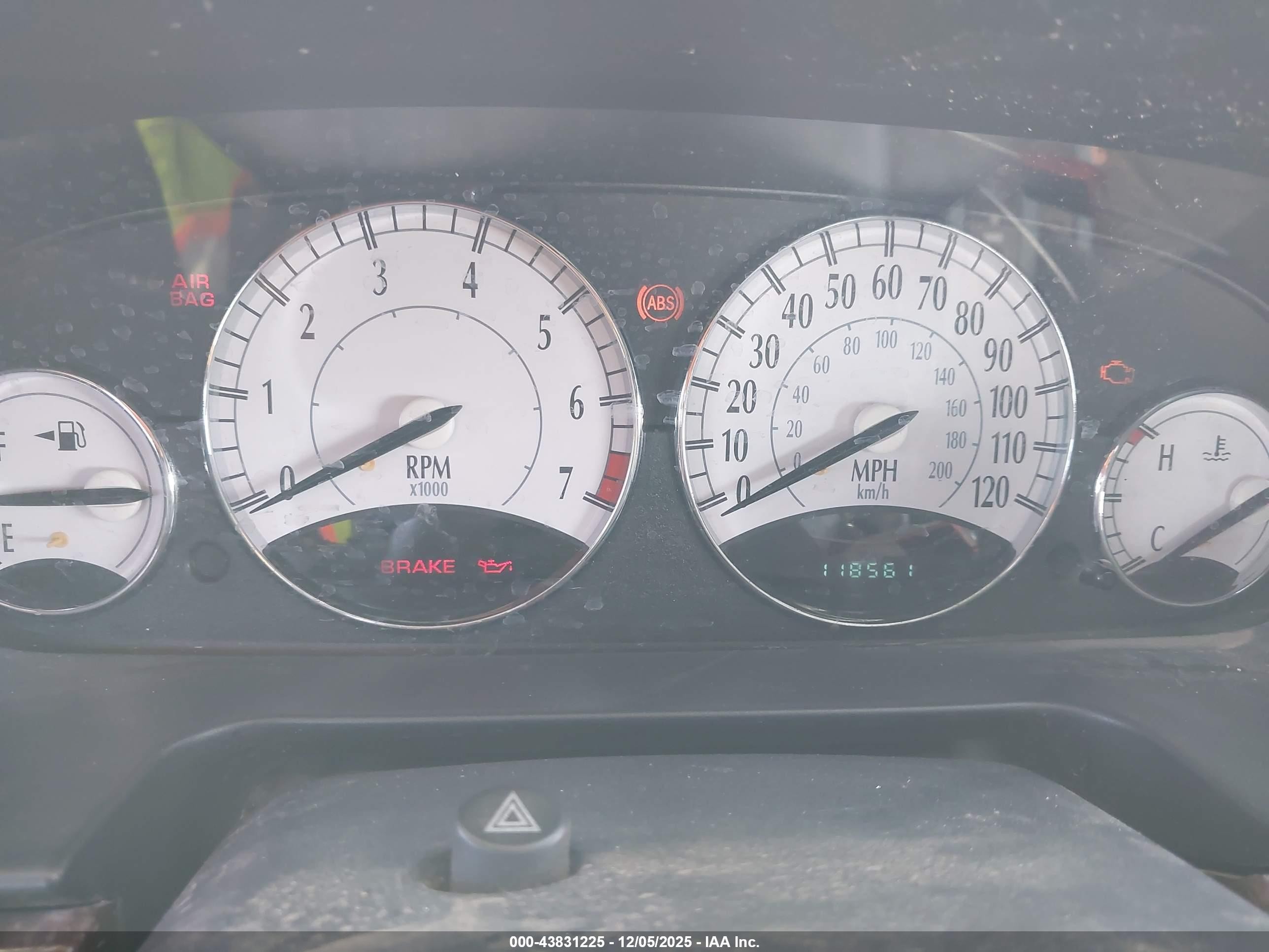 2002 Chrysler Sebring Limited White vin: 1C3EL65R82N264018