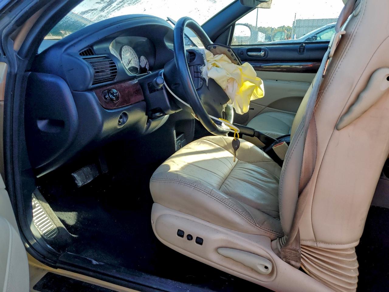 2001 Chrysler Sebring Limited Beige vin: 1C3EL65U41N561211
