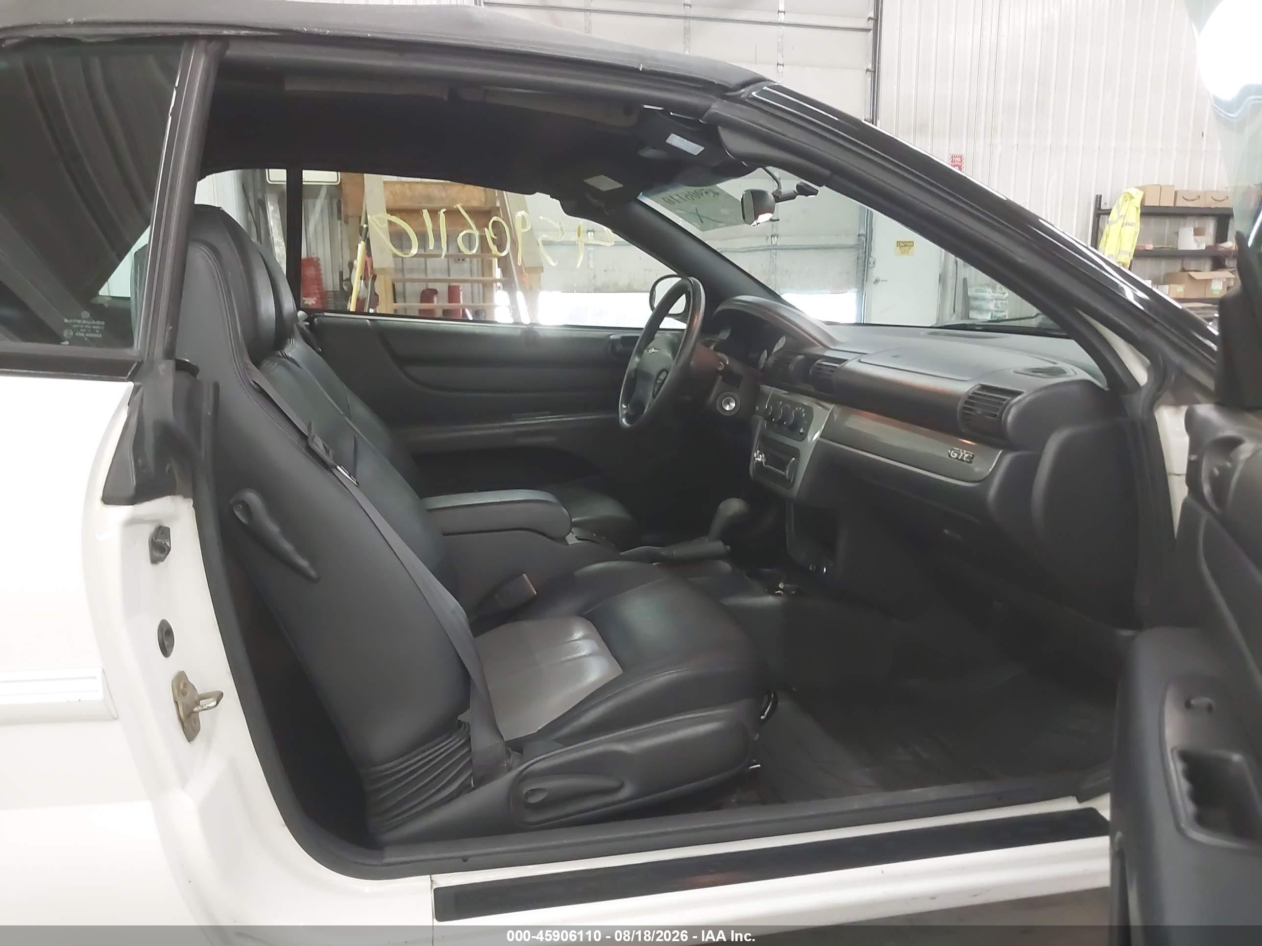 2005 Chrysler Sebring Gtc White vin: 1C3EL75R55N640121