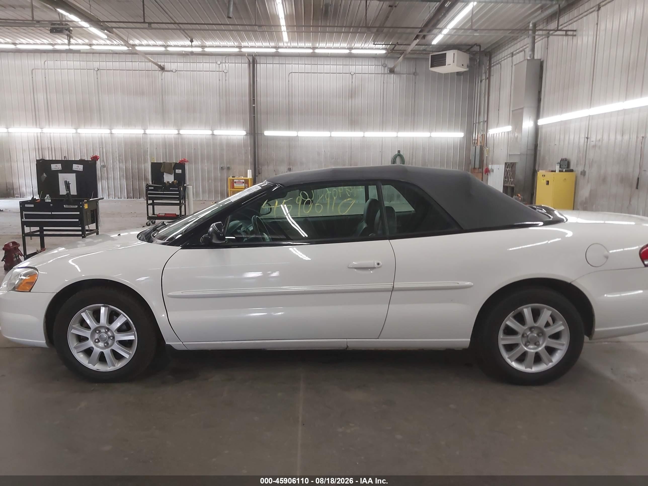 2005 Chrysler Sebring Gtc White vin: 1C3EL75R55N640121