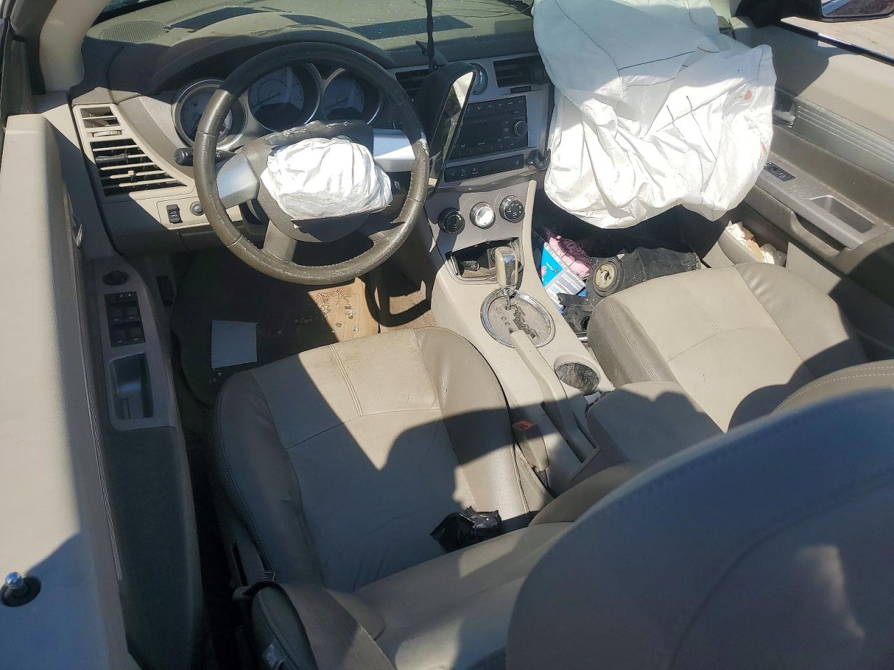 2008 Chrysler Sebring Touring Red vin: 1C3LC55R08N689405