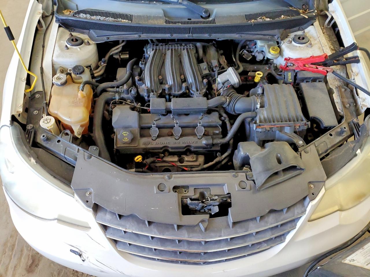 2008 Chrysler Sebring Touring White vin: 1C3LC55R98N273174