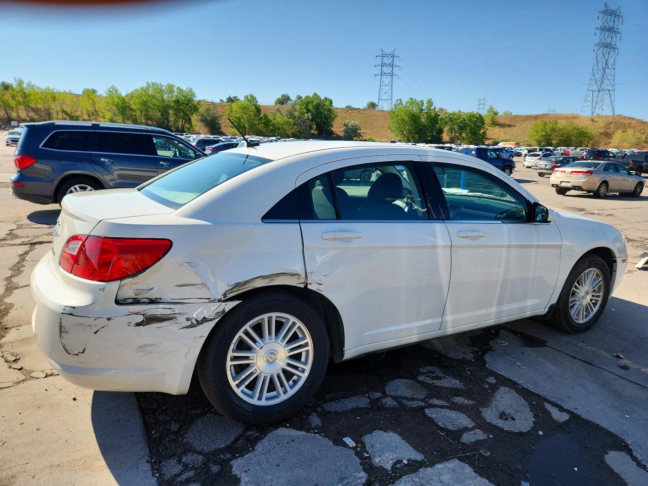 2009 Chrysler Sebring Touring/limited White vin: 1C3LC56BX9N565435