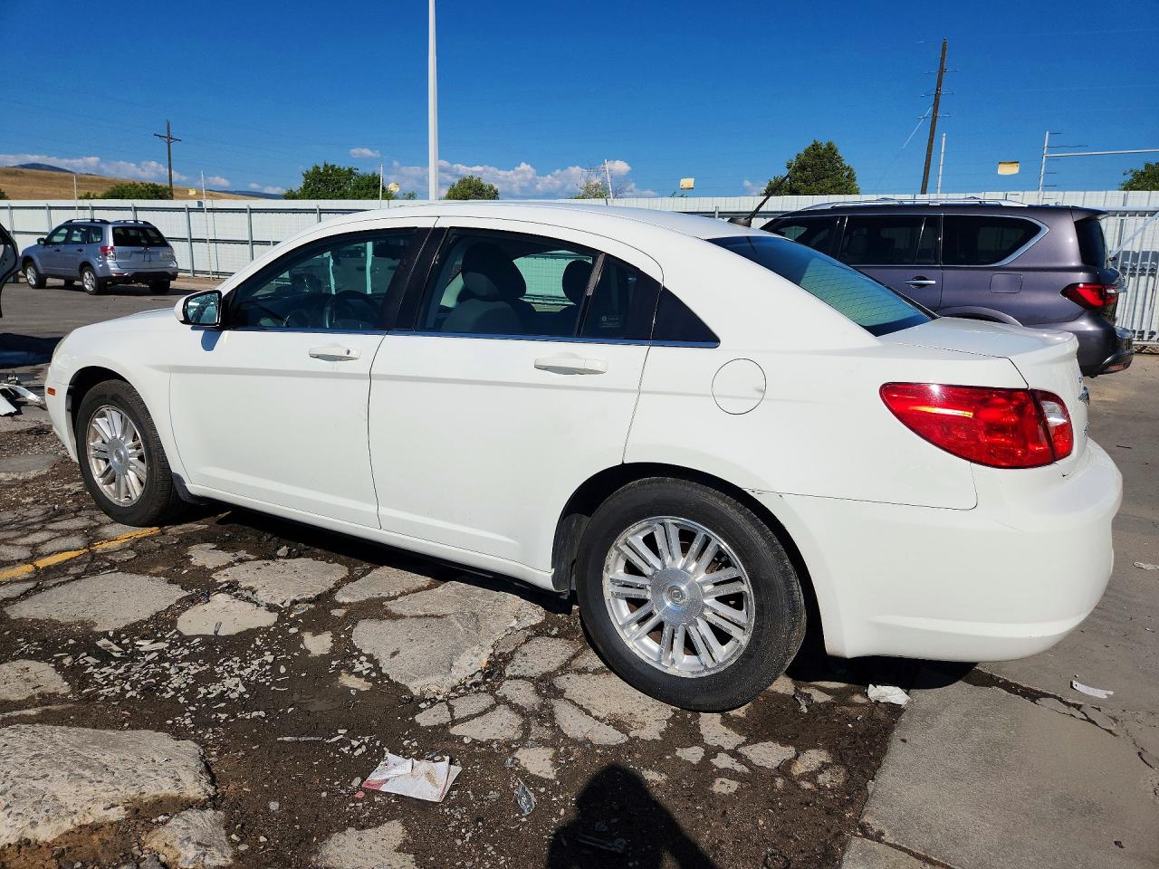 2009 Chrysler Sebring Touring/limited White vin: 1C3LC56BX9N565435