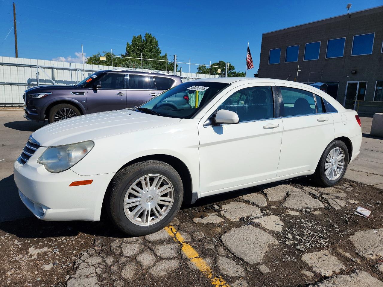 2009 Chrysler Sebring Touring/limited White vin: 1C3LC56BX9N565435