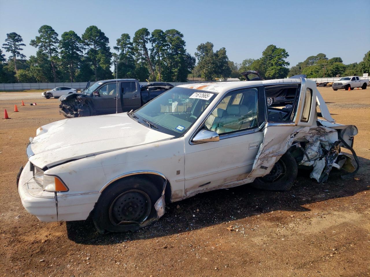 1990 Chrysler Lebaron Landau White vin: 1C3XA5633LF832805