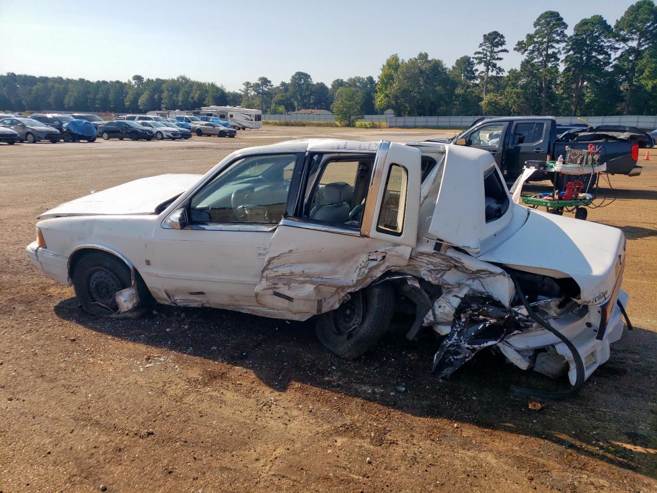 1990 Chrysler Lebaron Landau White vin: 1C3XA5633LF832805