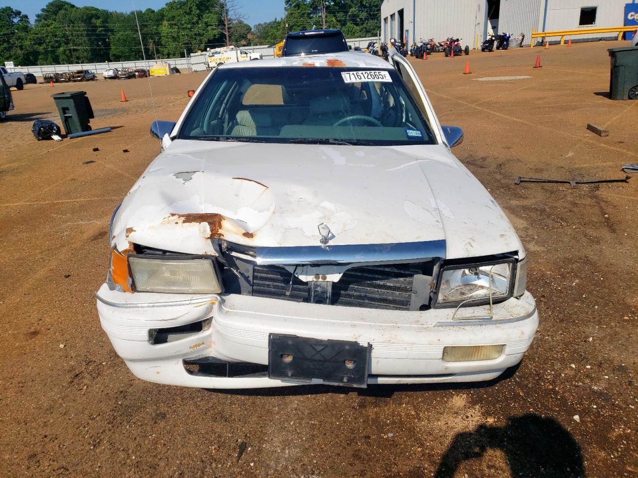 1990 Chrysler Lebaron Landau White vin: 1C3XA5633LF832805
