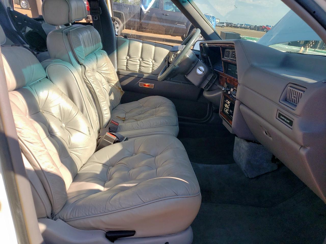 1990 Chrysler Lebaron Landau White vin: 1C3XA5633LF832805