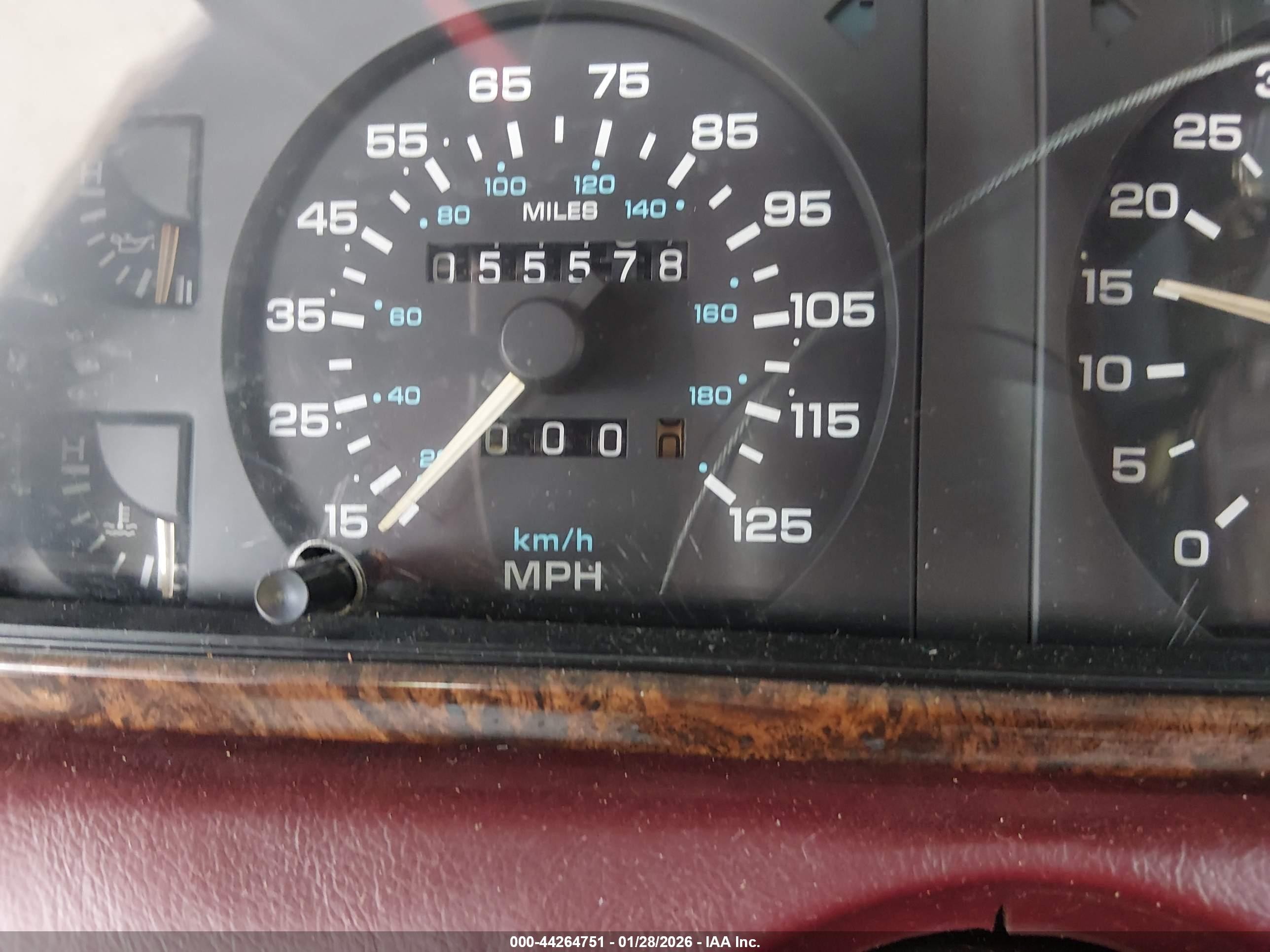 1989 Chrysler Lebaron   Red vin: 1C3XJ45J1KG219231