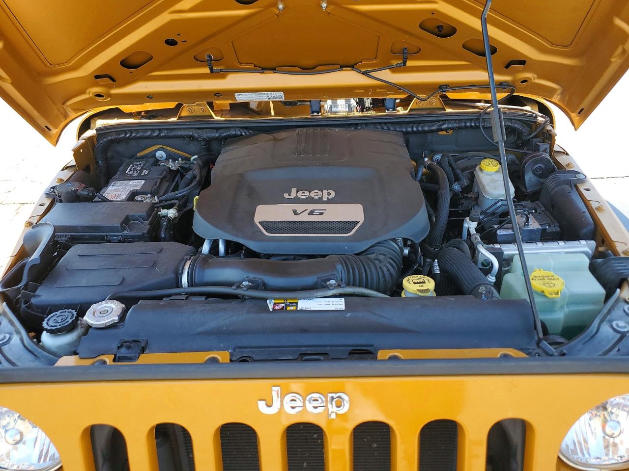 2014 Jeep Wrangler Sport Yellow vin: 1C4AJWAG0EL192588