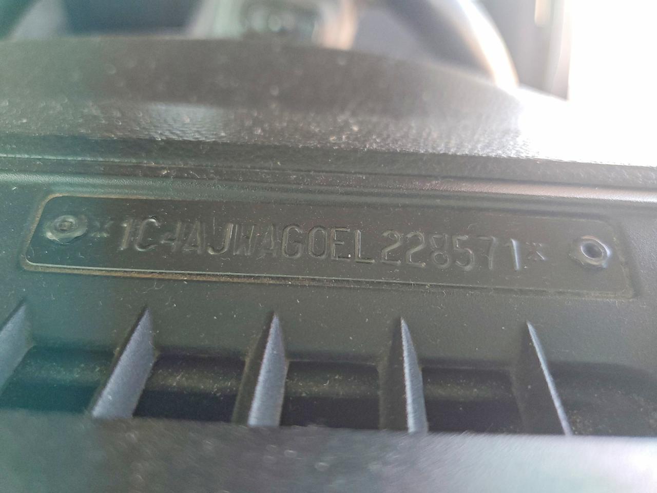 2014 Jeep Wrangler Sport Tan vin: 1C4AJWAG0EL228571