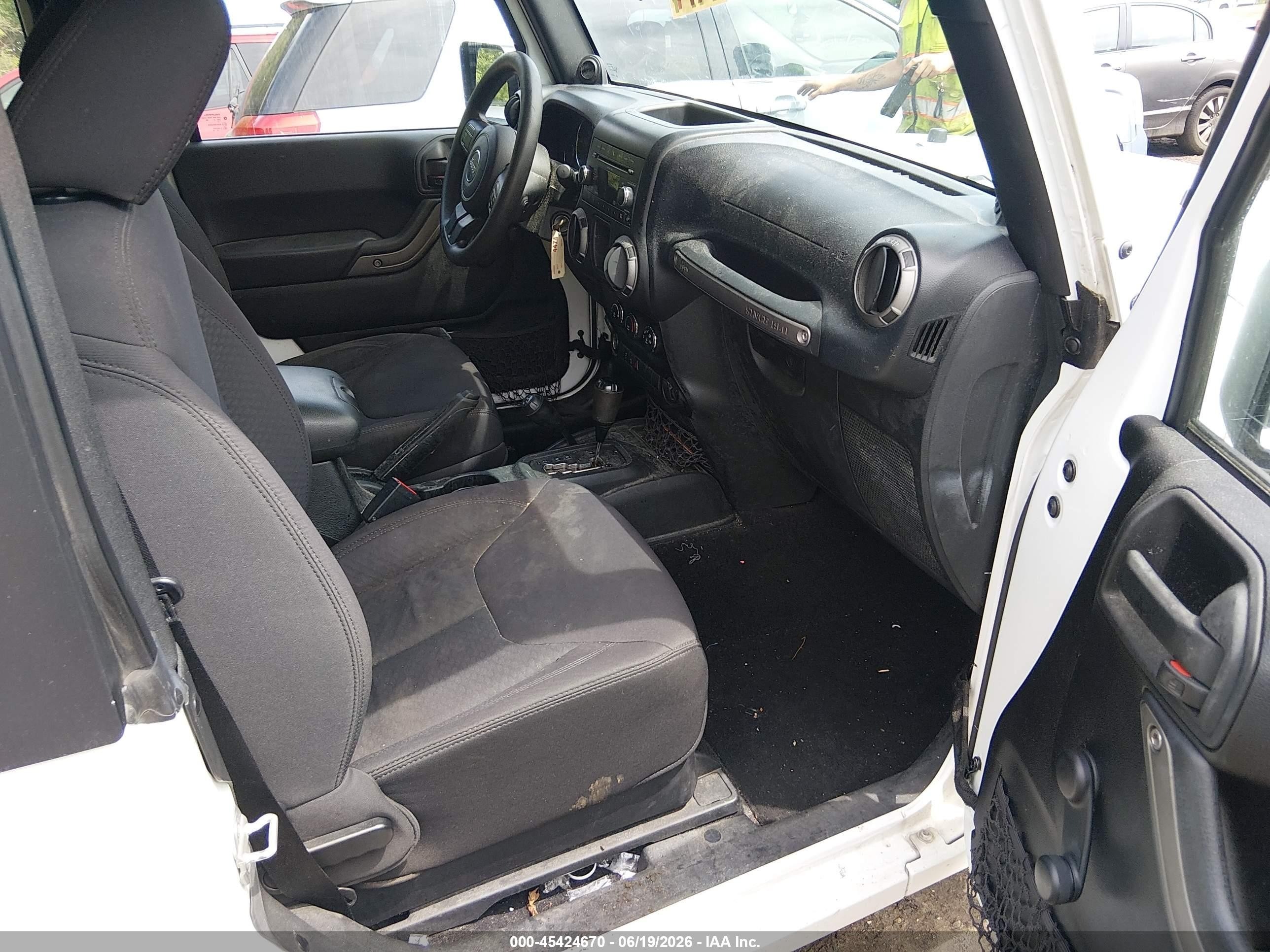 2013 Jeep Wrangler Sport White vin: 1C4AJWAG1DL516145