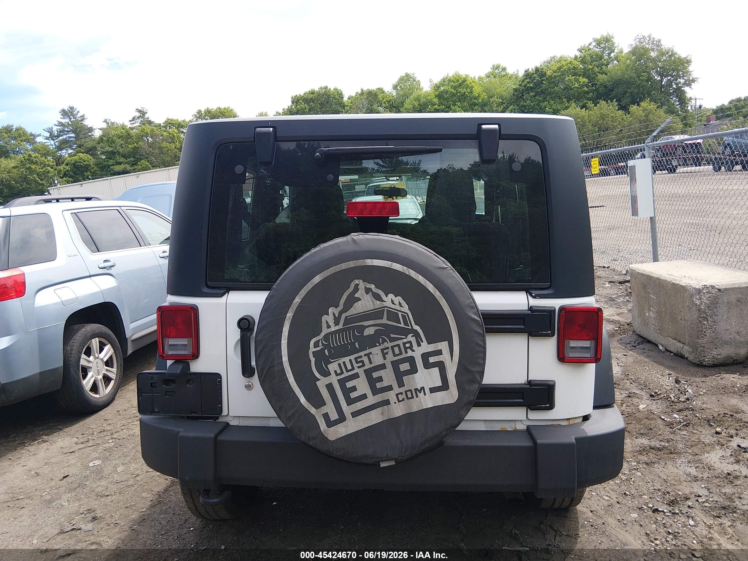 2013 Jeep Wrangler Sport White vin: 1C4AJWAG1DL516145