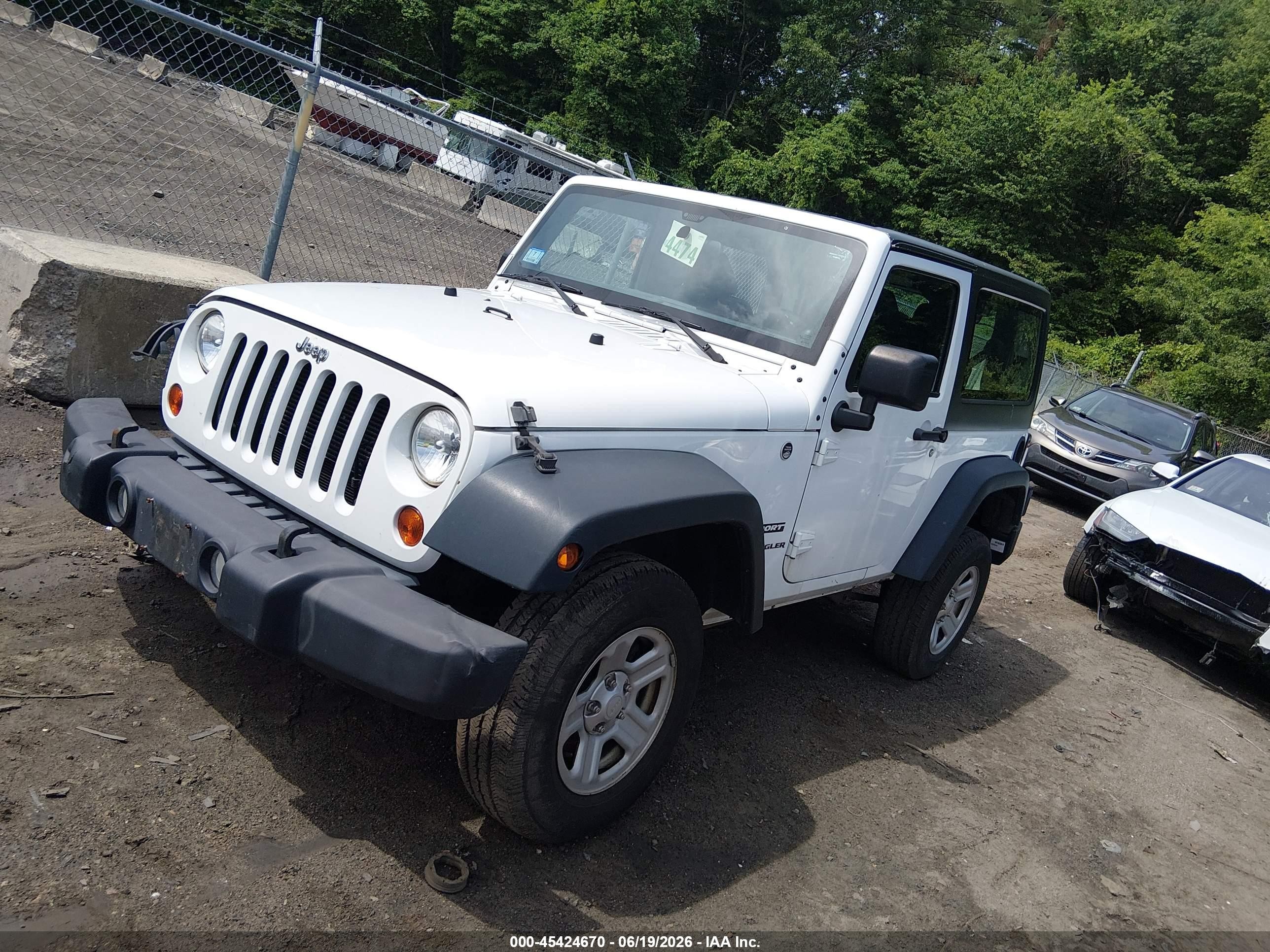 2013 Jeep Wrangler Sport White vin: 1C4AJWAG1DL516145