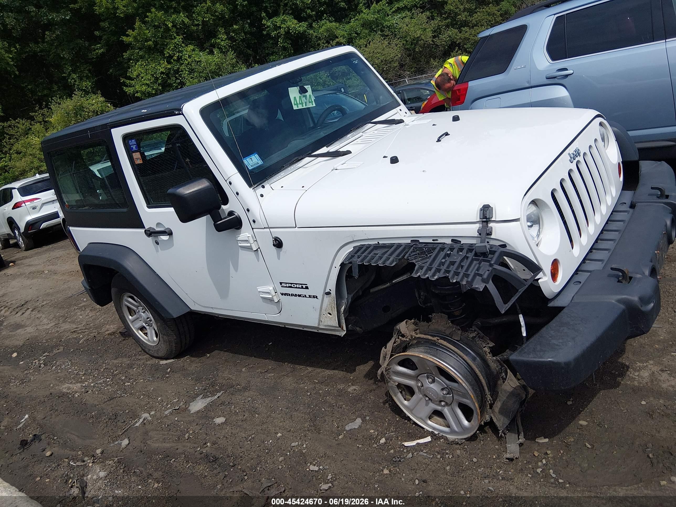 2013 Jeep Wrangler Sport White vin: 1C4AJWAG1DL516145