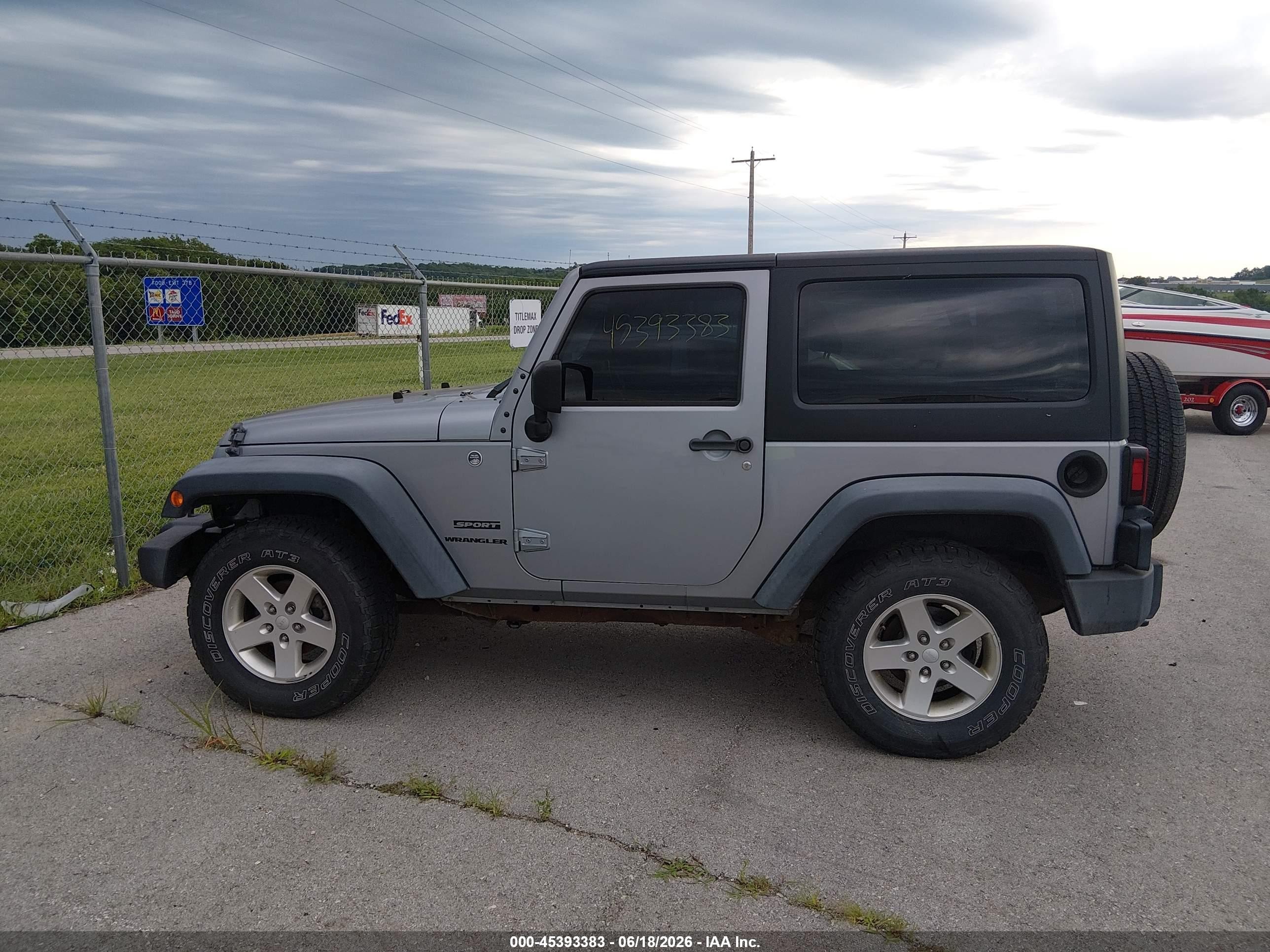 2014 Jeep Wrangler Sport Silver vin: 1C4AJWAG1EL323897