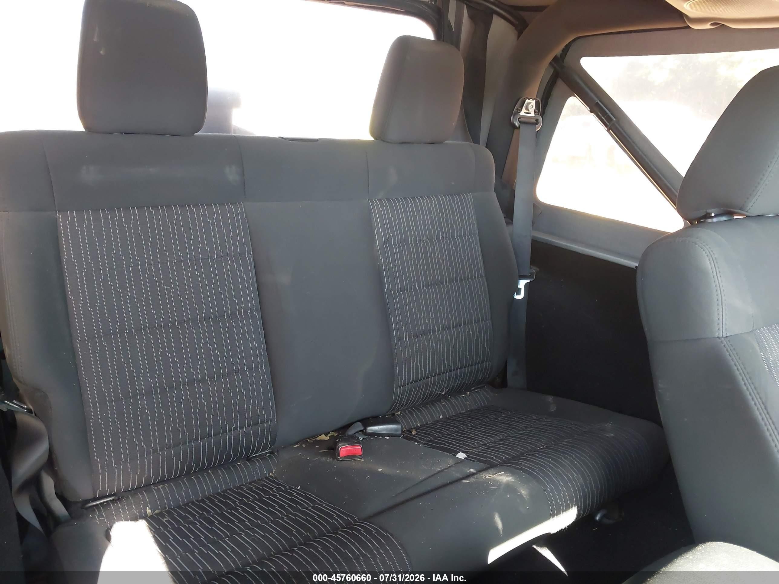 2012 Jeep Wrangler Sport Silver vin: 1C4AJWAG2CL122619