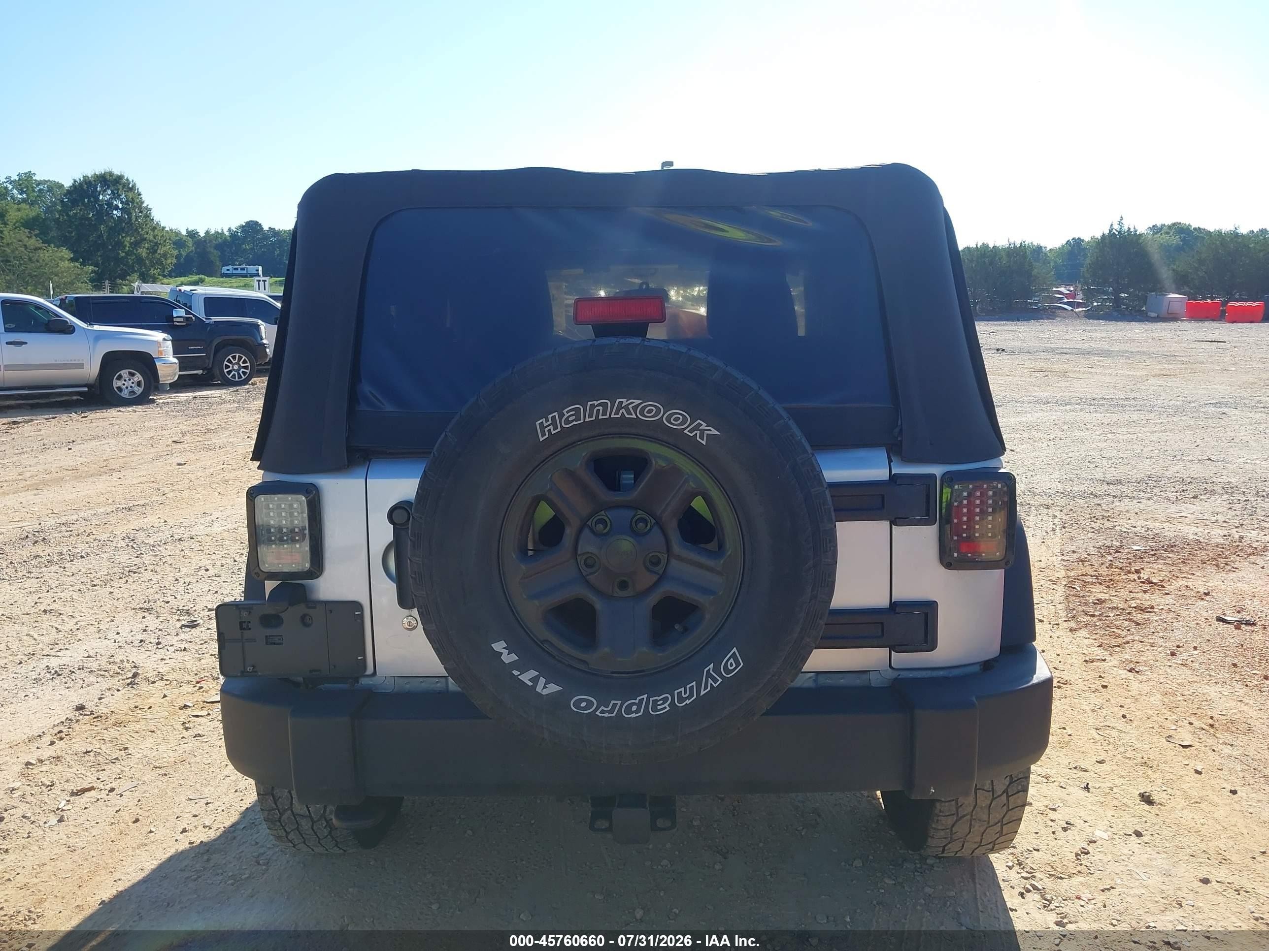 2012 Jeep Wrangler Sport Silver vin: 1C4AJWAG2CL122619