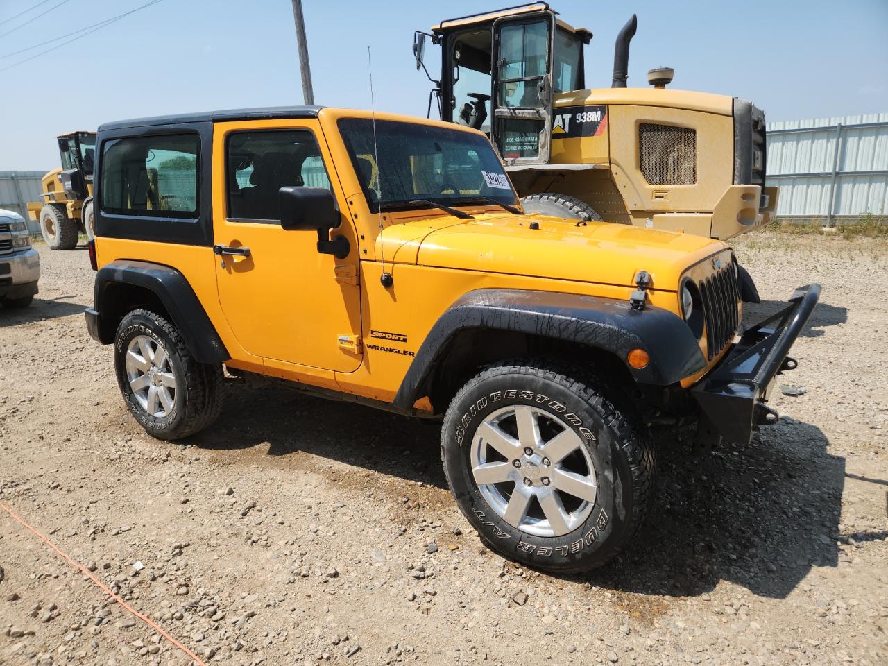 2013 Jeep Wrangler Sport Желтый vin: 1C4AJWAG2DL521967 Damage: Hood, Multiple Scratches Heavy, 3
