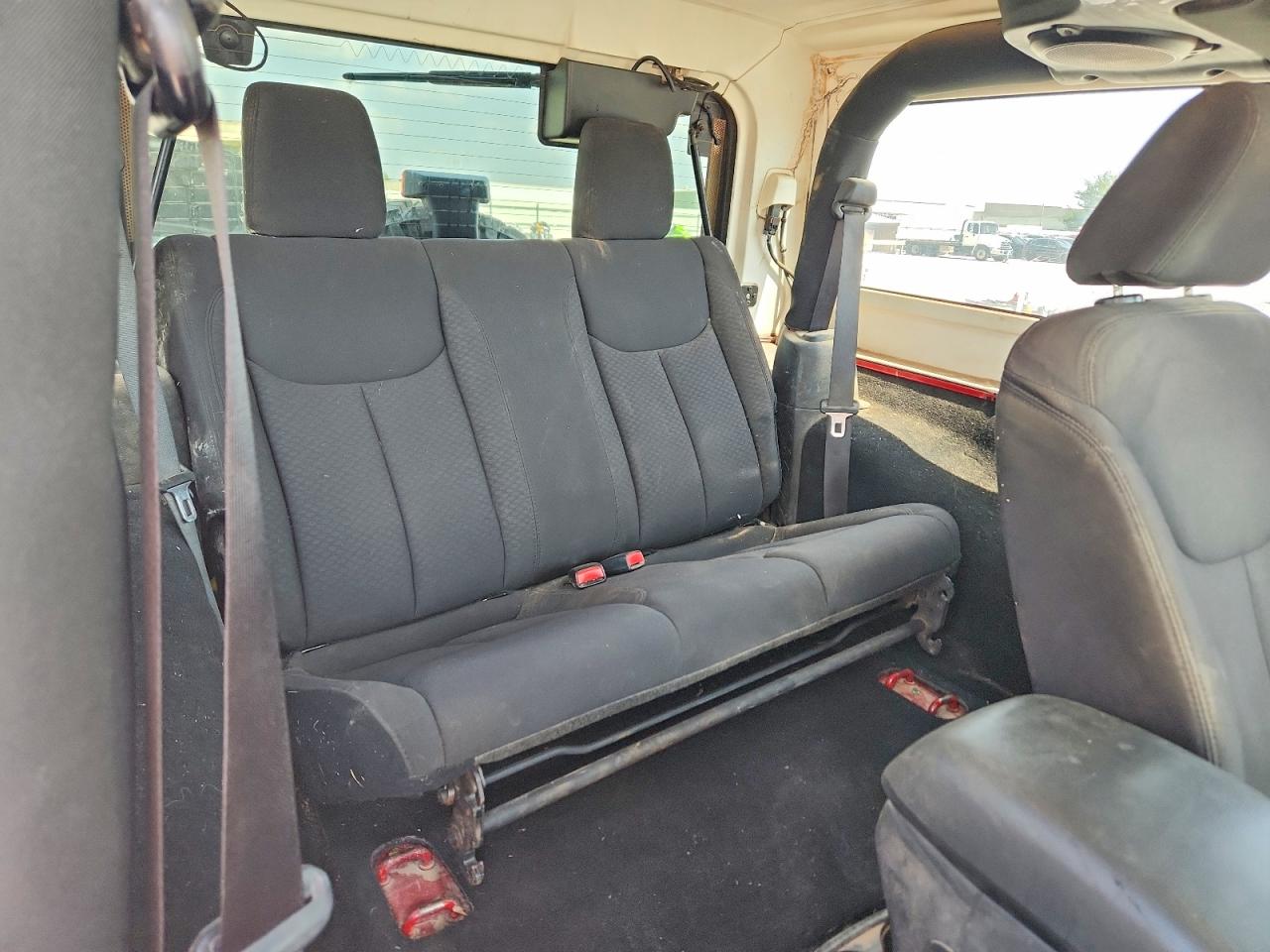2013 Jeep Wrangler Sport Red vin: 1C4AJWAG2DL705385
