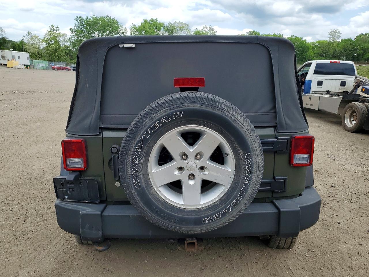 2015 Jeep Wrangler Sport Green vin: 1C4AJWAG2FL690938